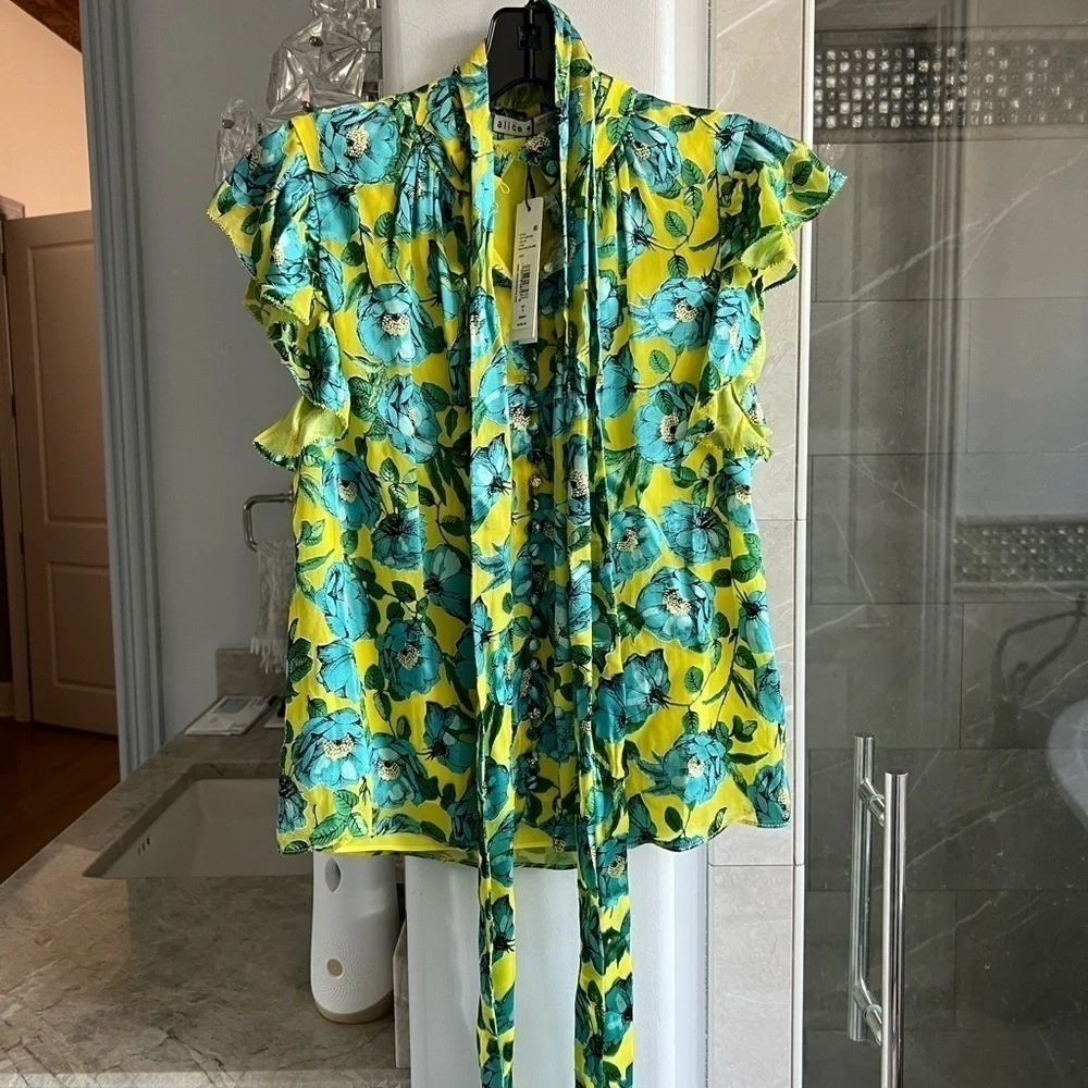 ALICE + OLIVIA Jordana Bow-Collar Button-Front Blouse - Picture 13 of 14